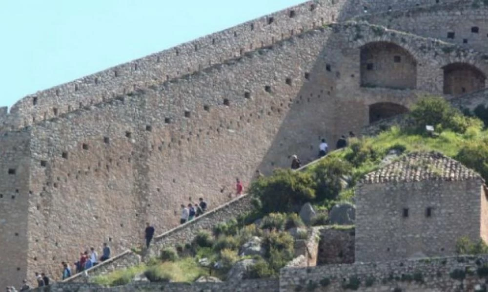 Επιχείρηση διάσωσης για νεαρή κοπέλα στο Παλαμήδι! (βίντεο)